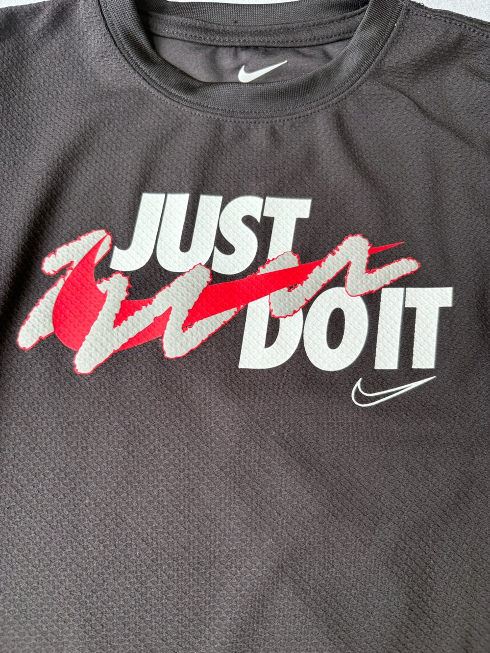 Nike Boys "Just Do It" Textured Dri-FIT Long Sleeve T-shirt Sz 7 - Picture 3 of 7